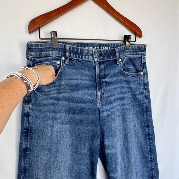 AE Stretch Low-Rise Baggy Wide-Leg Raw Hem Med Blue Denim Jeans Size 12 Long - Picture 3 of 15